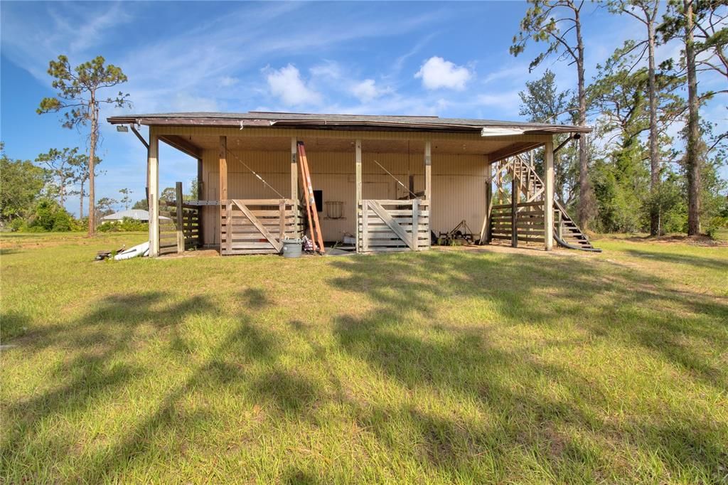 Barn with 3 stalls