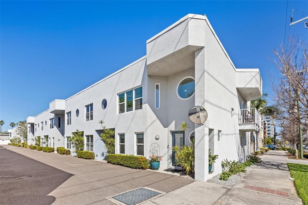 Недавно продано: $475,000 (2 спален, 2 ванн, 1298 Квадратных фут)