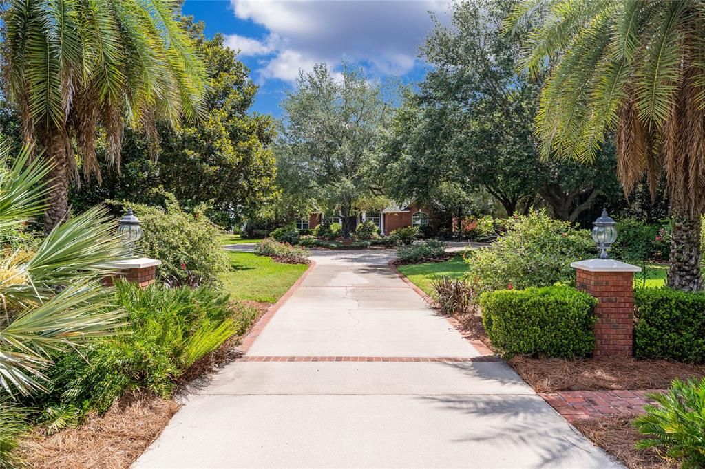 Recently Sold: $2,799,999 (4 beds, 4 baths, 5037 Square Feet)