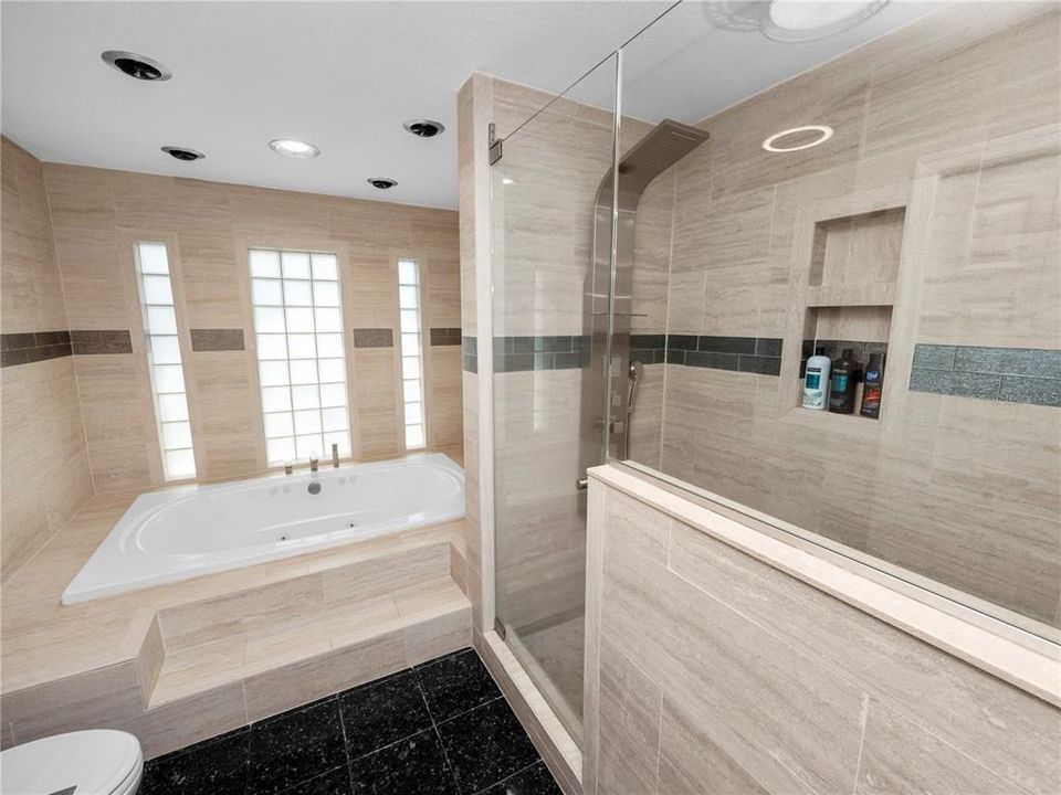 Недавно продано: $1,000,000 (5 спален, 3 ванн, 4140 Квадратных фут)