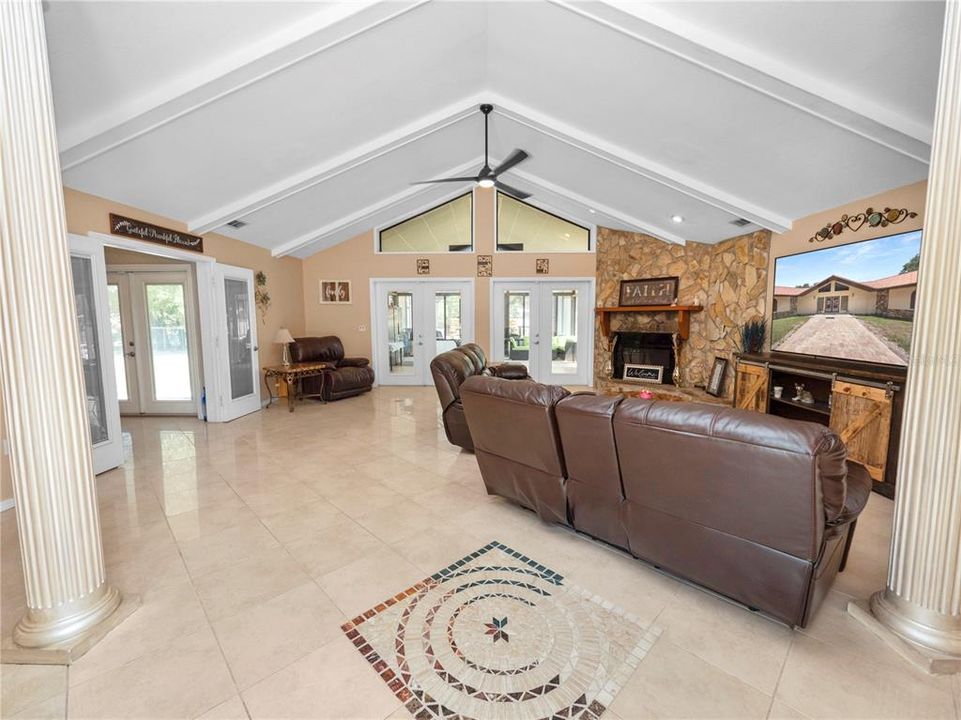 Recently Sold: $1,000,000 (5 beds, 3 baths, 4140 Square Feet)