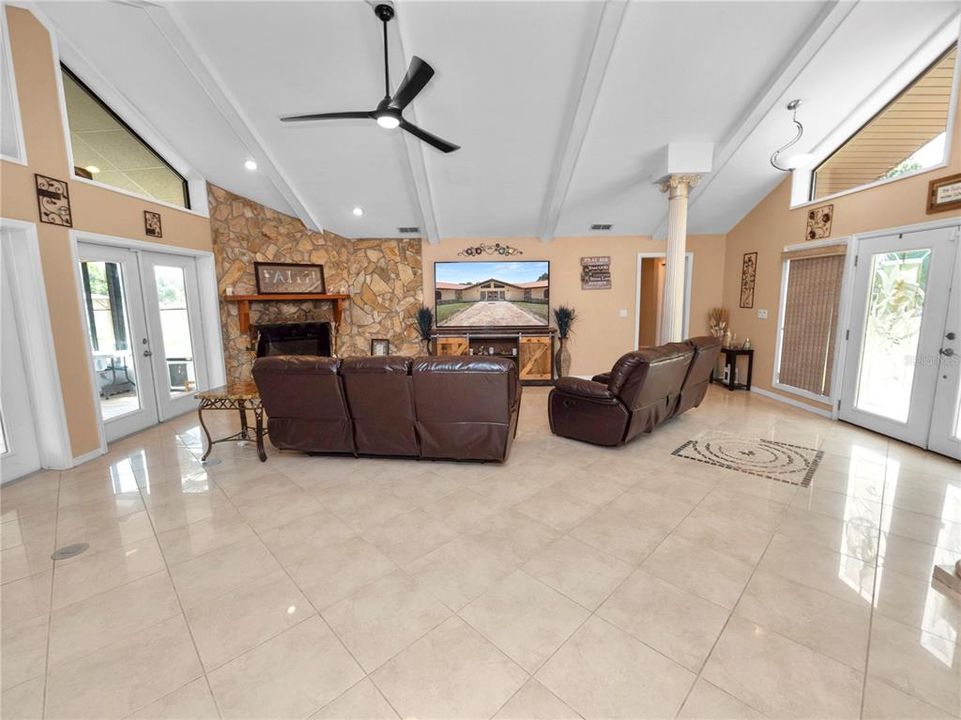 Recently Sold: $1,000,000 (5 beds, 3 baths, 4140 Square Feet)