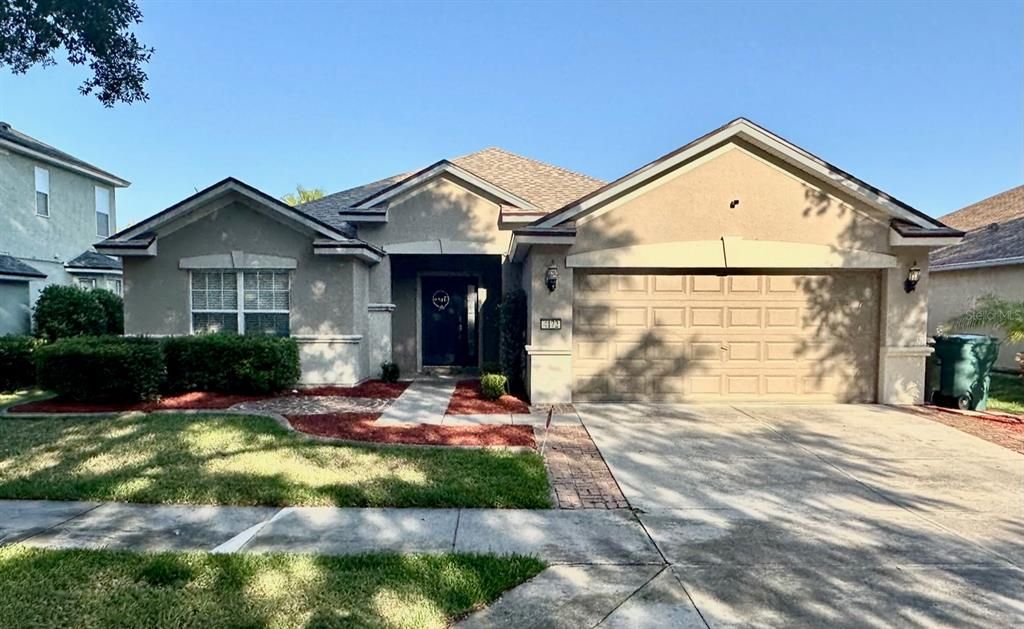Recently Sold: $325,000 (3 beds, 2 baths, 1713 Square Feet)