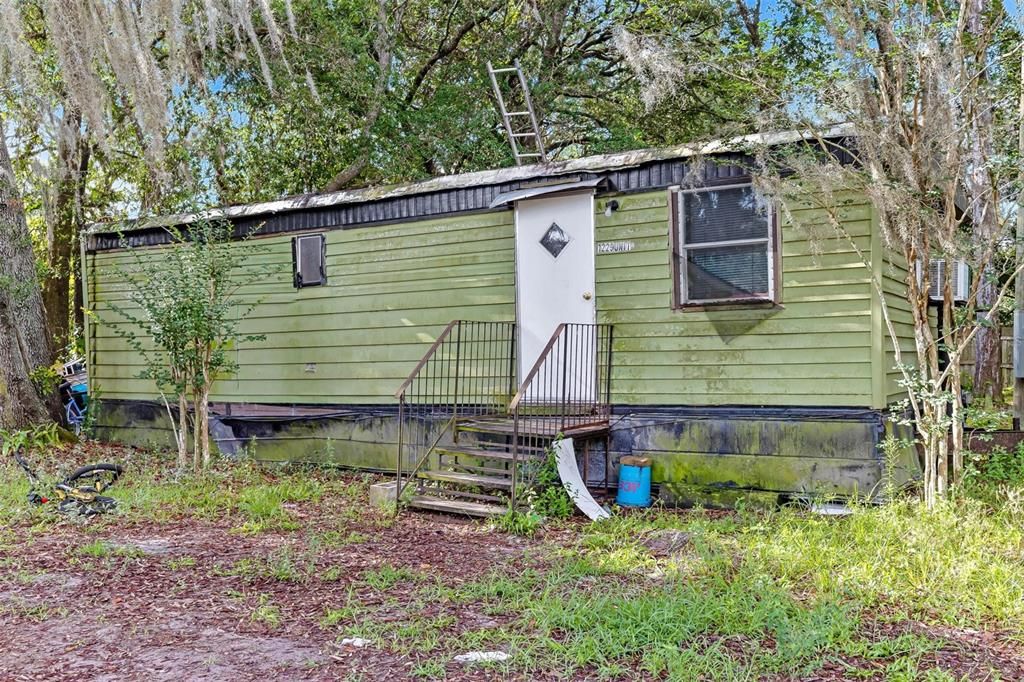 Recently Sold: $205,000 (4 beds, 2 baths, 1716 Square Feet)