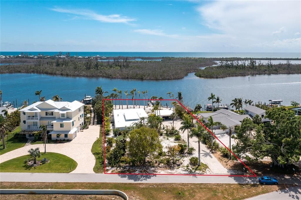 Recently Sold: $2,400,000 (5 beds, 4 baths, 4081 Square Feet)