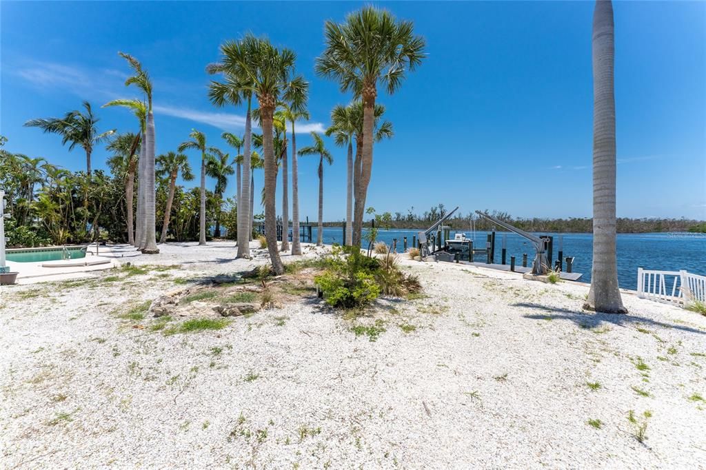 Recently Sold: $2,400,000 (5 beds, 4 baths, 4081 Square Feet)