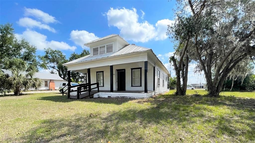 Recently Rented: $1,550 (3 beds, 2 baths, 1566 Square Feet)