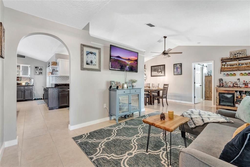 Recently Sold: $425,000 (3 beds, 2 baths, 1673 Square Feet)