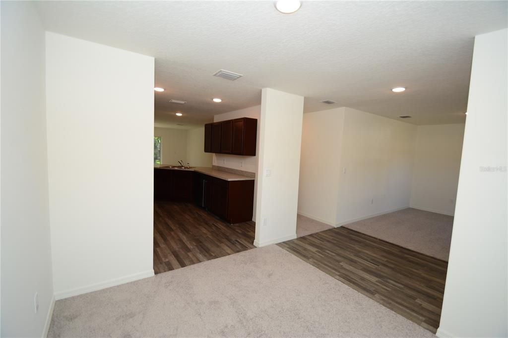 Recently Rented: $2,000 (3 beds, 2 baths, 1552 Square Feet)
