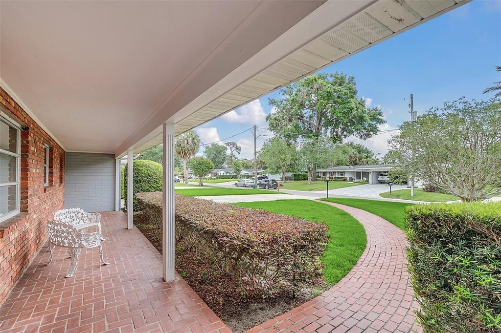 Recently Sold: $725,000 (4 beds, 2 baths, 2598 Square Feet)