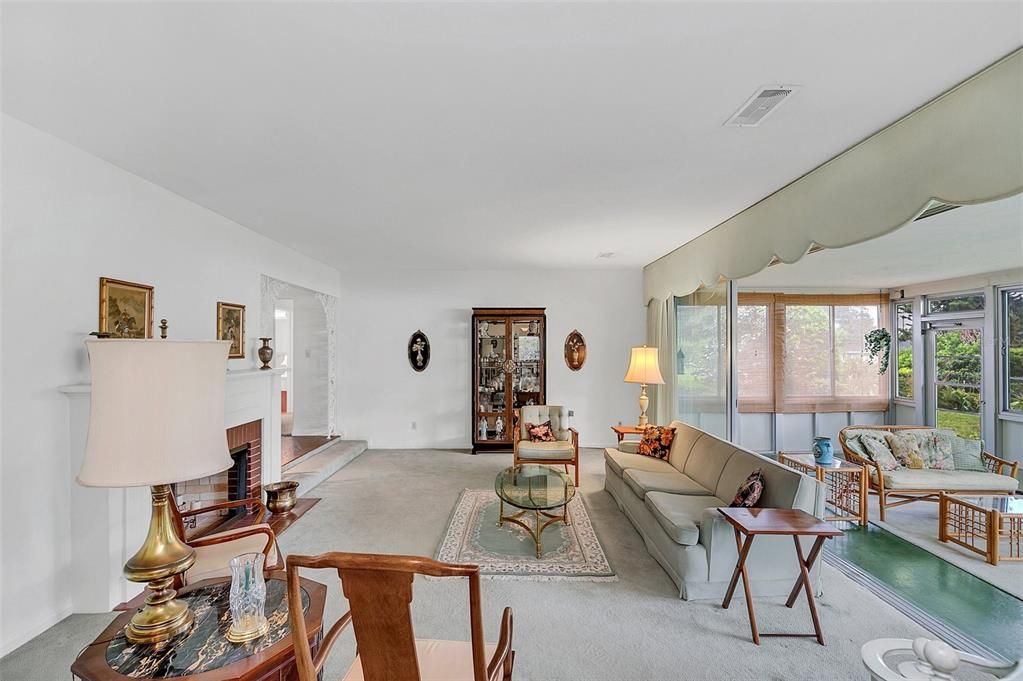 Recently Sold: $725,000 (4 beds, 2 baths, 2598 Square Feet)