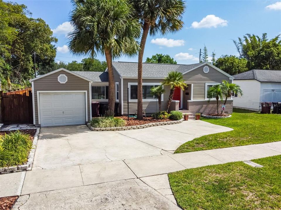 Recently Sold: $699,900 (3 beds, 2 baths, 2005 Square Feet)