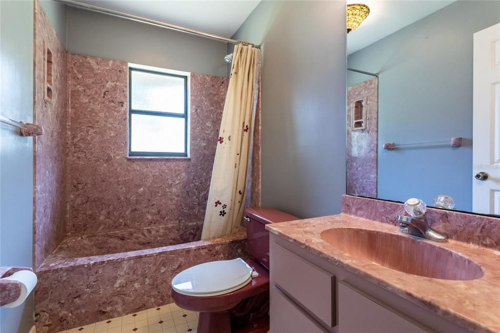 最近售出: $349,900 (3 贝兹, 2 浴室, 1597 平方英尺)