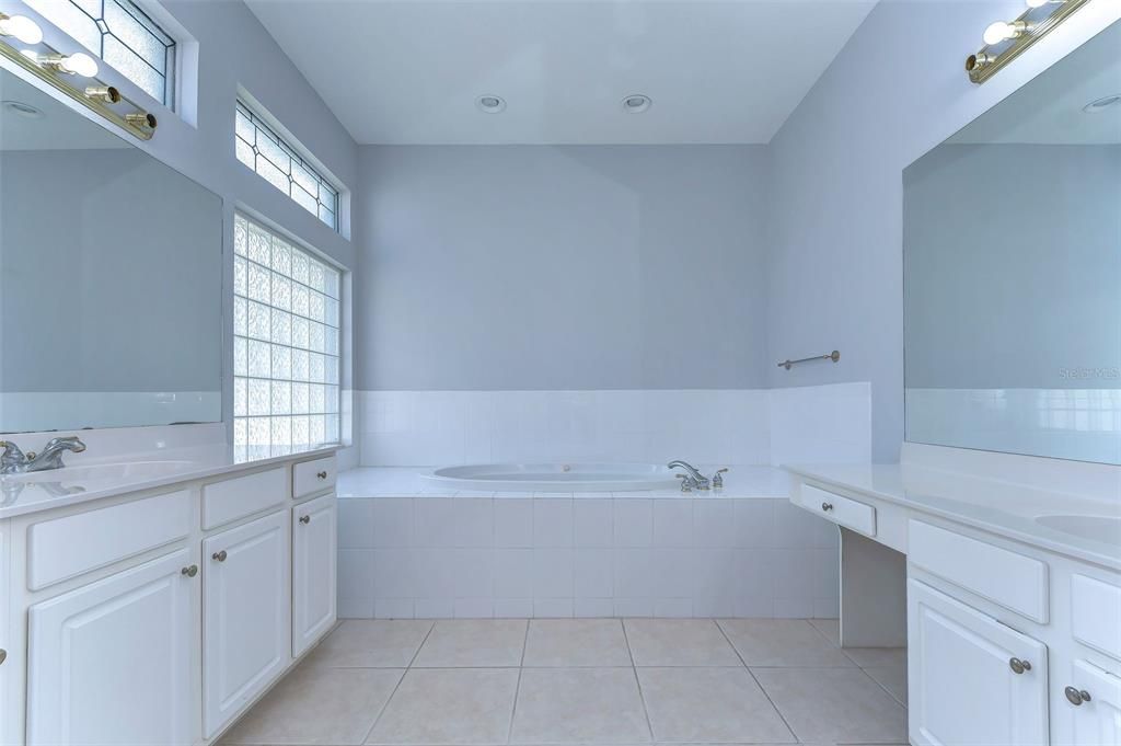 Недавно арендовано: $3,800 (4 спален, 3 ванн, 3013 Квадратных фут)