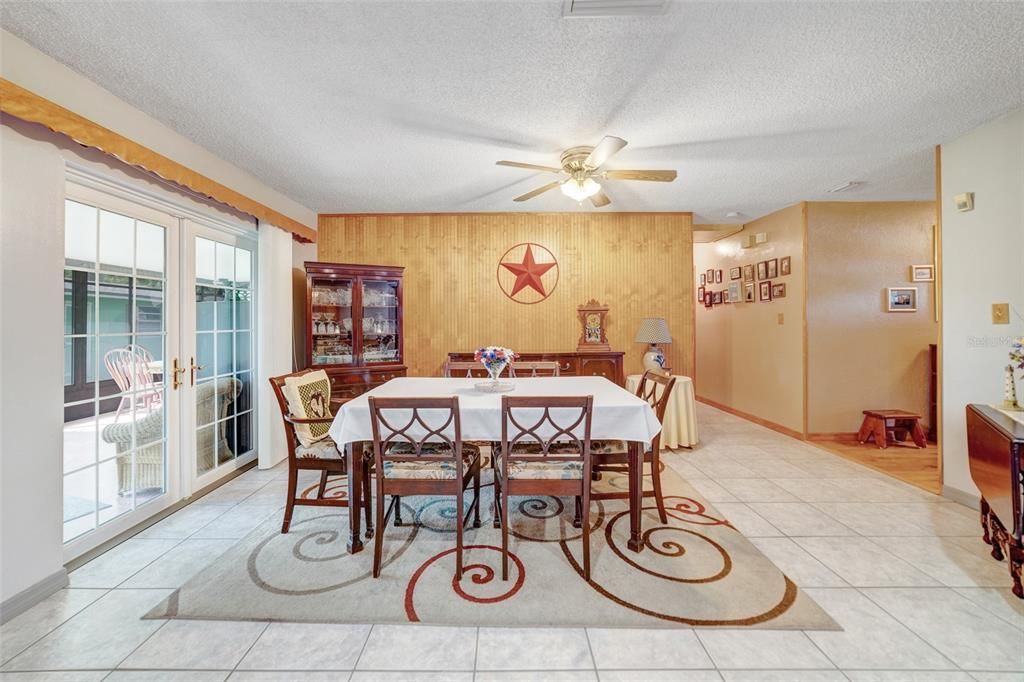 Recently Sold: $380,000 (3 beds, 2 baths, 1442 Square Feet)