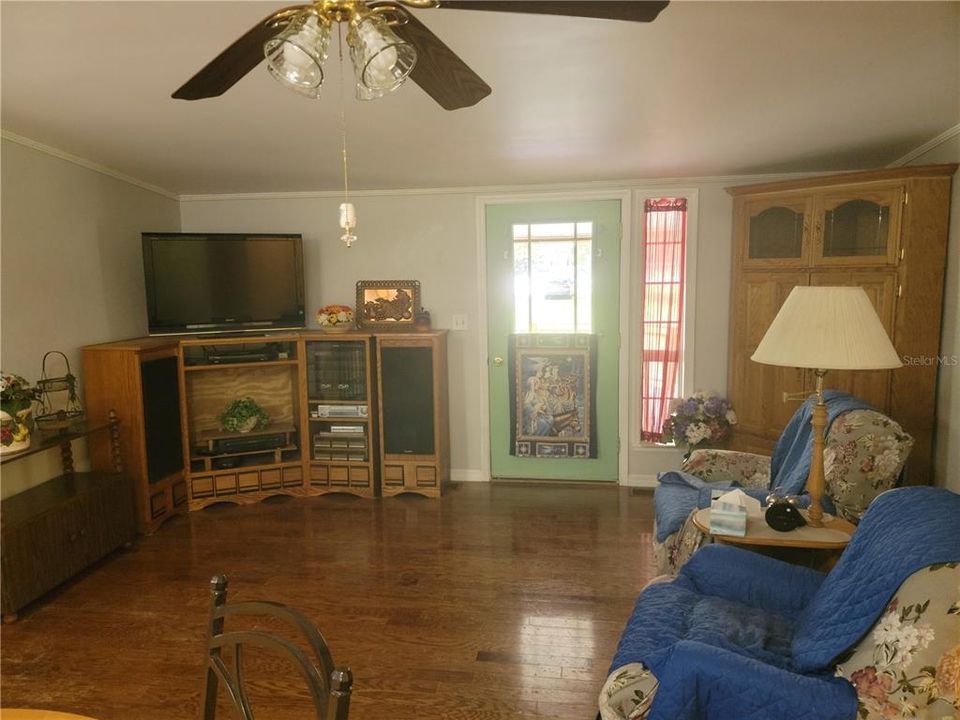 For Sale: $179,900 (2 beds, 2 baths, 1152 Square Feet)