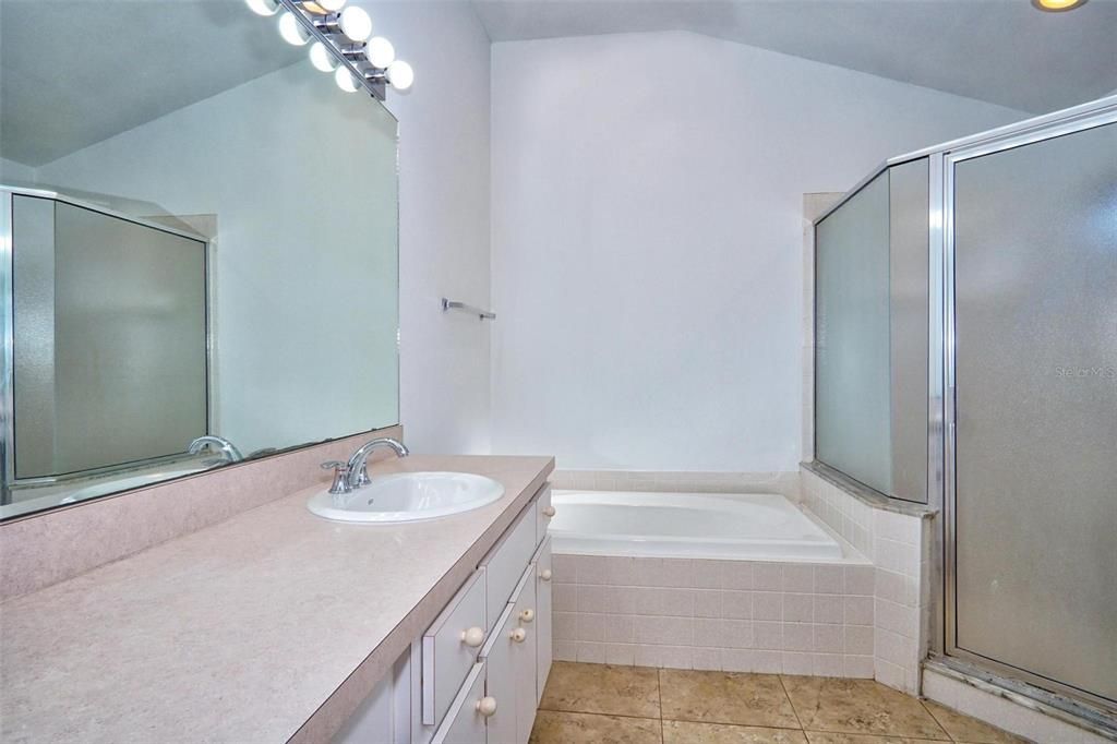 最近售出: $384,000 (3 贝兹, 2 浴室, 1733 平方英尺)