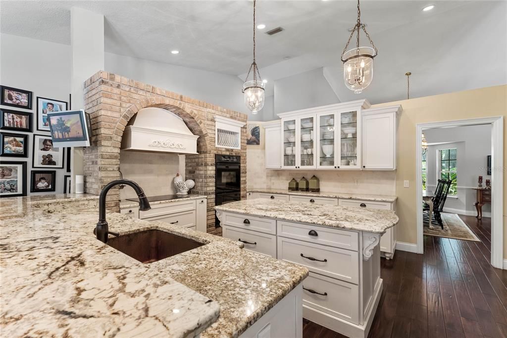 Recently Sold: $900,000 (6 beds, 4 baths, 4753 Square Feet)