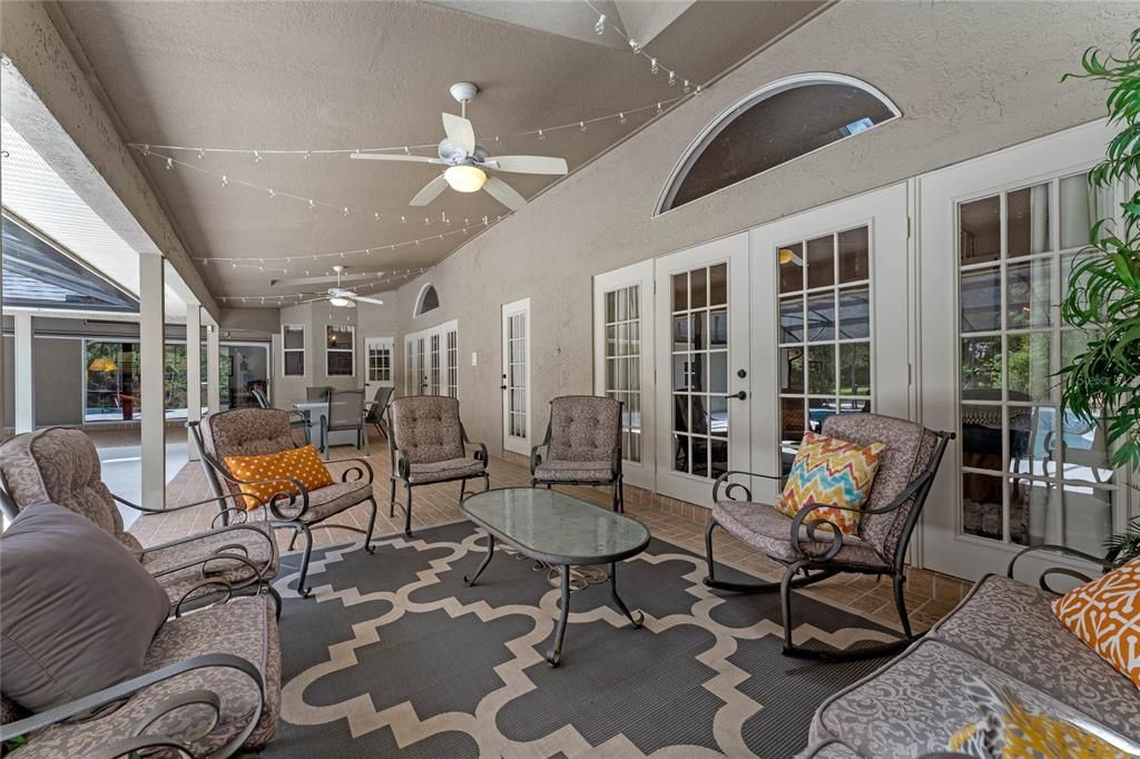 Recently Sold: $900,000 (6 beds, 4 baths, 4753 Square Feet)