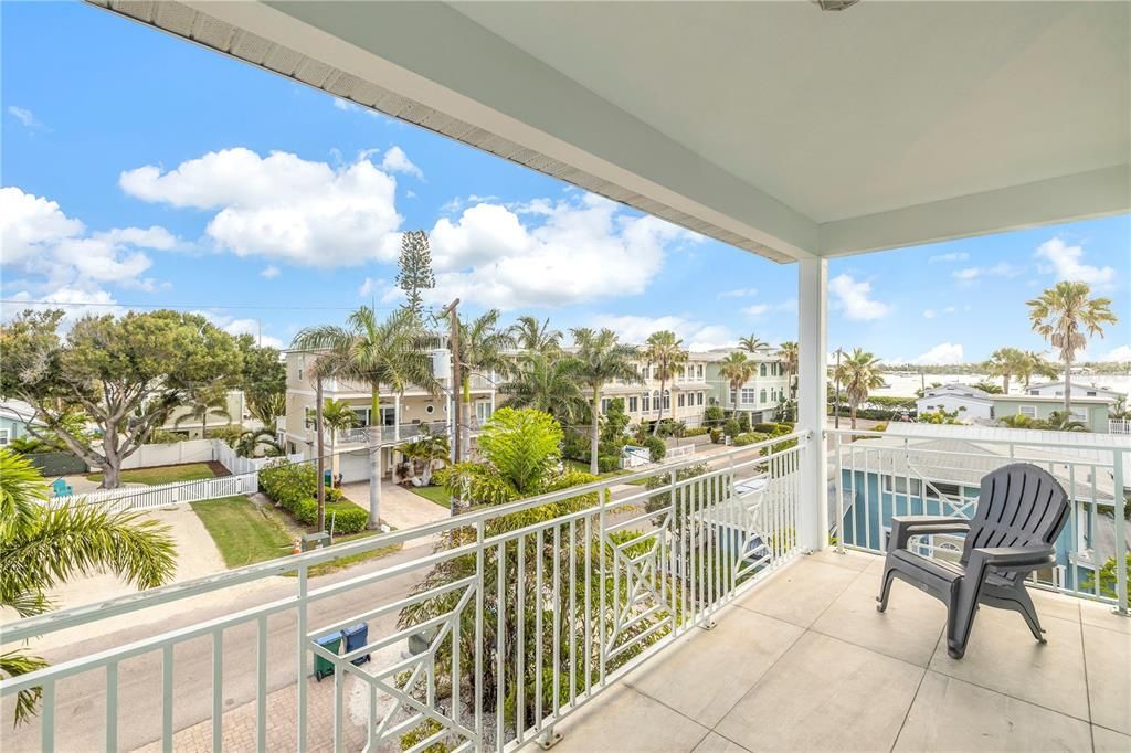 For Sale: $2,750,000 (4 beds, 3 baths, 2113 Square Feet)