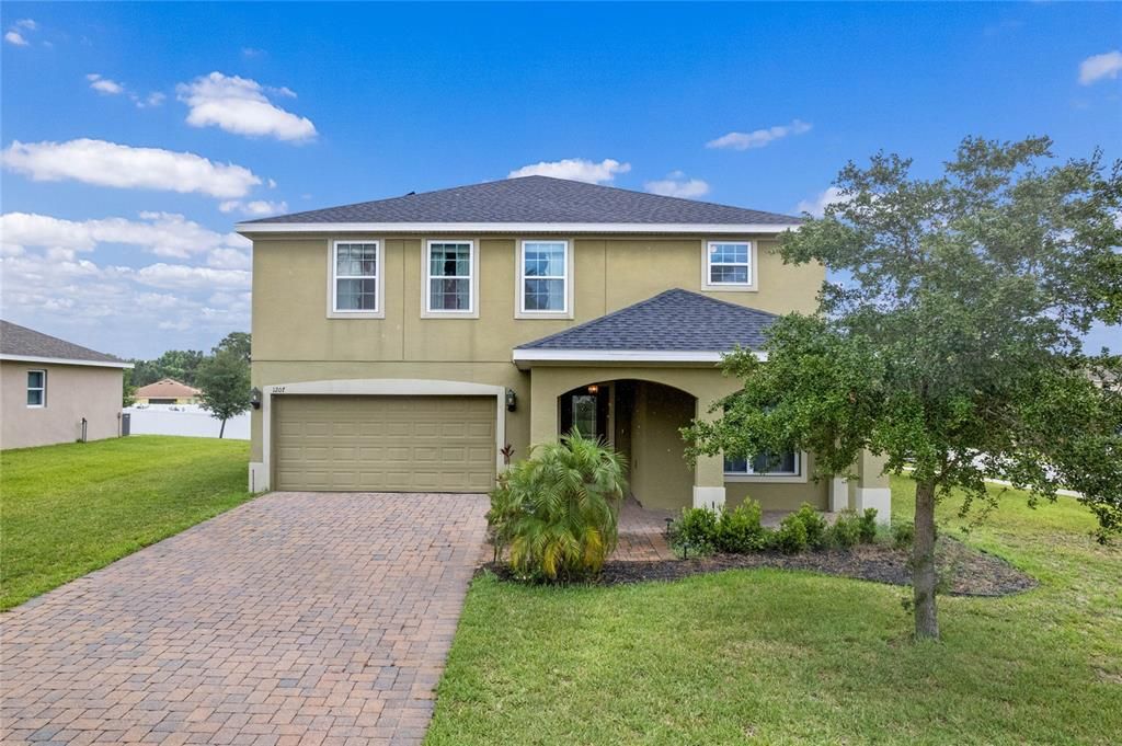 Recently Sold: $430,000 (4 beds, 2 baths, 3318 Square Feet)