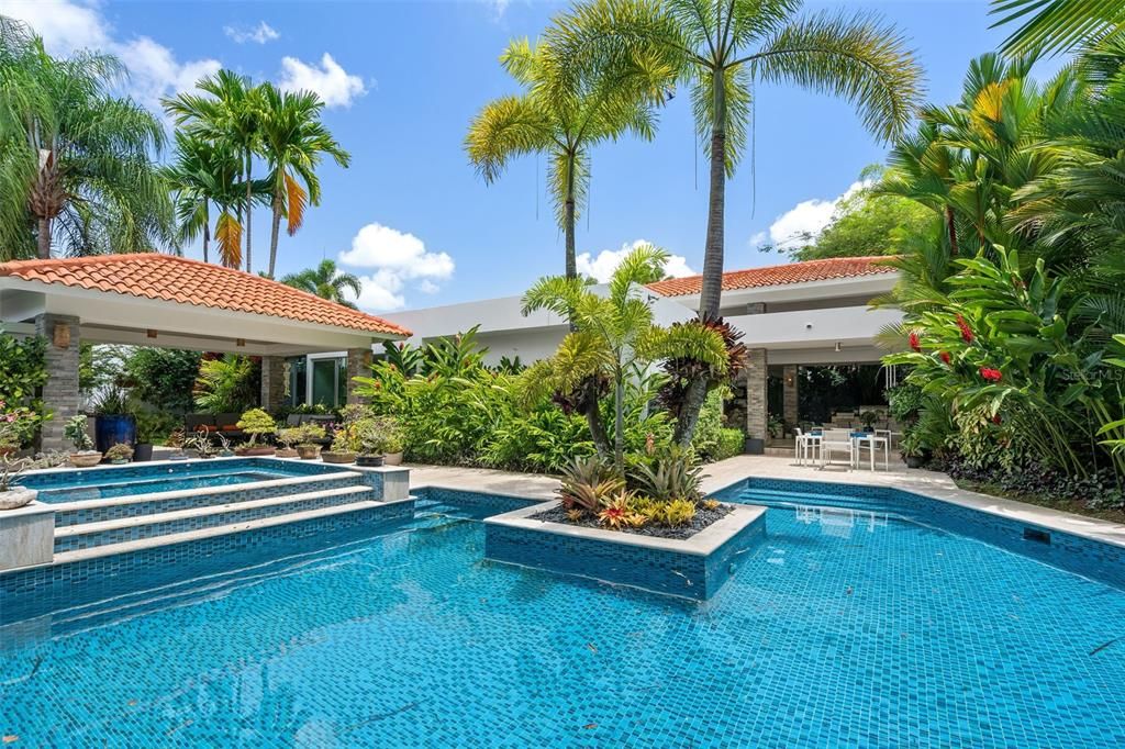 Recently Sold: $2,500,000 (4 beds, 4 baths, 4200 Square Feet)