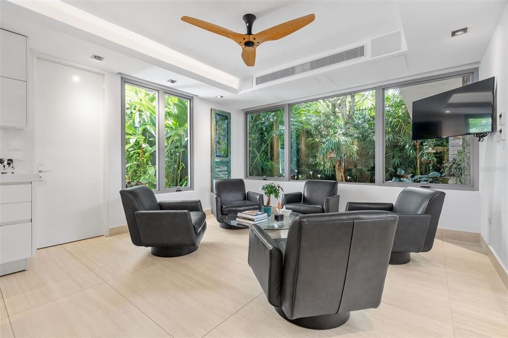 Recently Sold: $2,500,000 (4 beds, 4 baths, 4200 Square Feet)