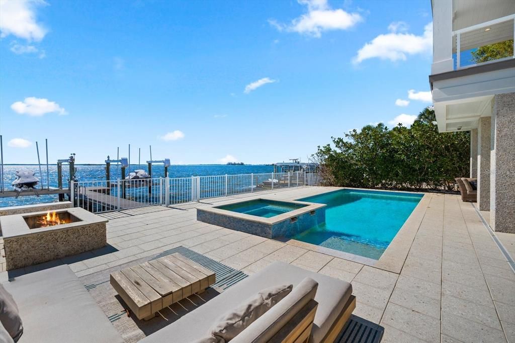 Recently Sold: $5,500,000 (6 beds, 5 baths, 5833 Square Feet)