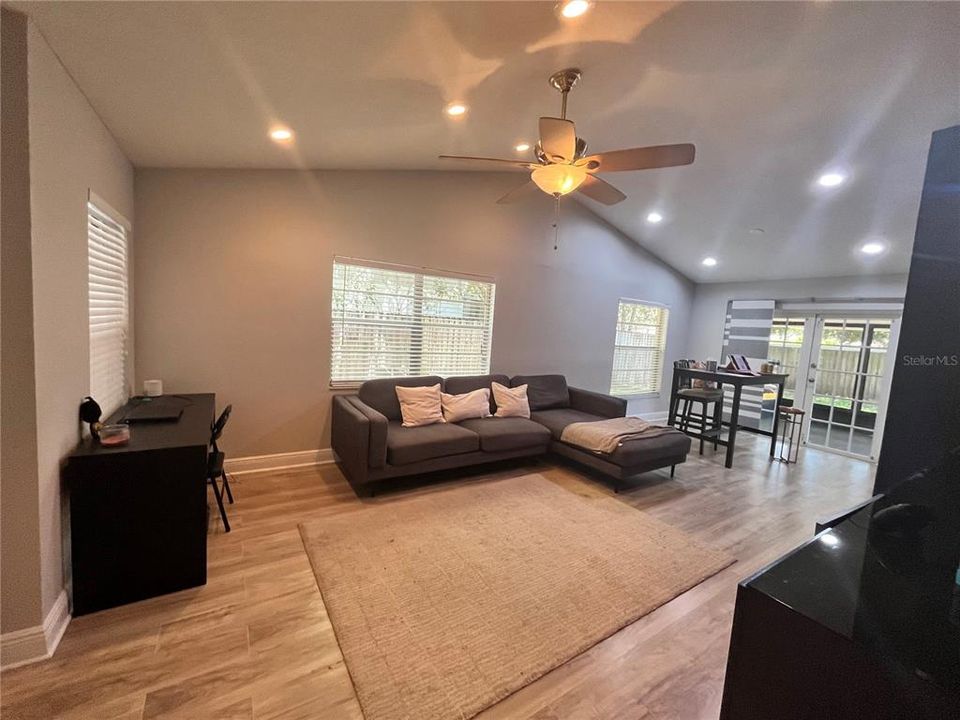 Recently Sold: $270,000 (2 beds, 2 baths, 1025 Square Feet)