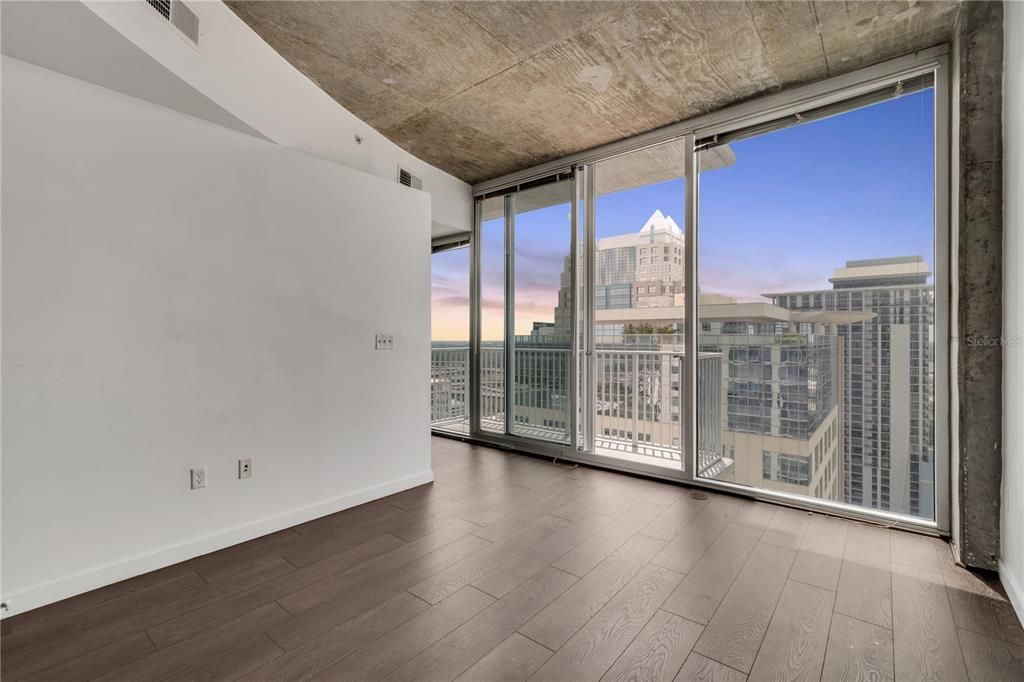 Recently Sold: $325,000 (1 beds, 1 baths, 804 Square Feet)
