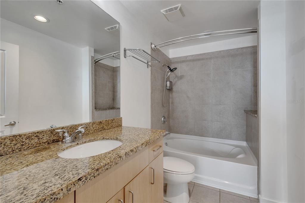 Recently Sold: $325,000 (1 beds, 1 baths, 804 Square Feet)