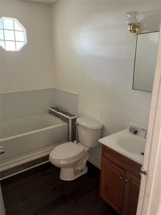 Active With Contract: $99,900 (3 beds, 2 baths, 984 Square Feet)