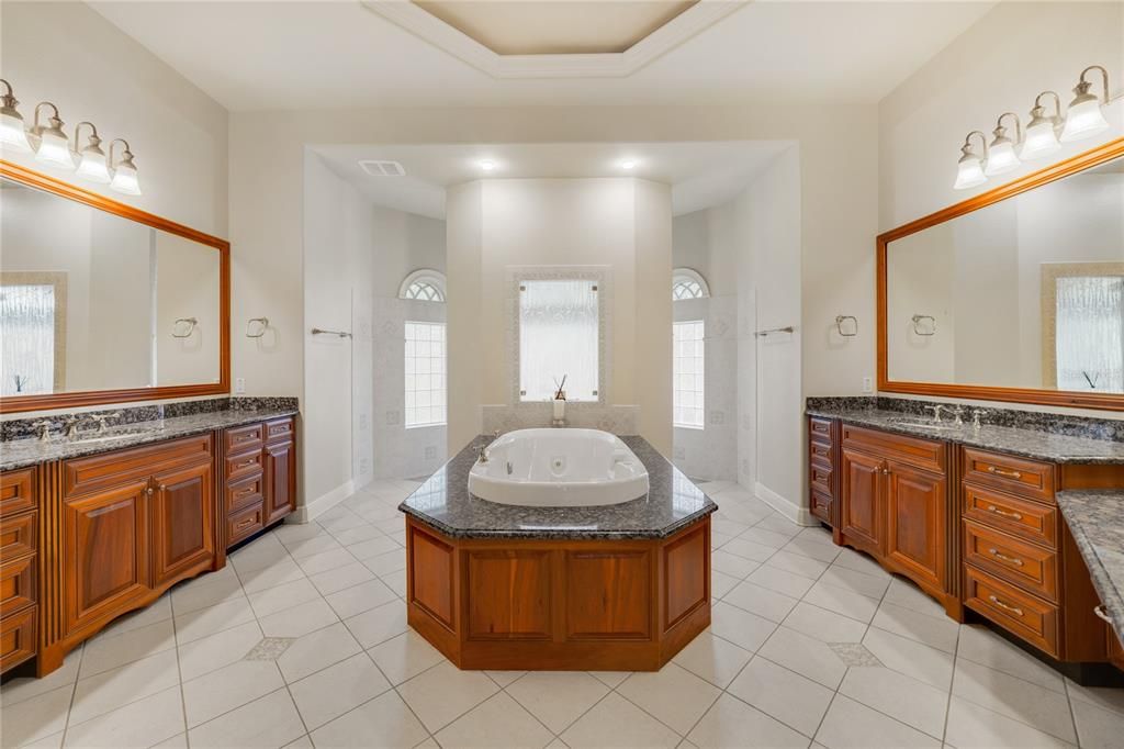 Недавно продано: $1,399,000 (5 спален, 4 ванн, 4989 Квадратных фут)