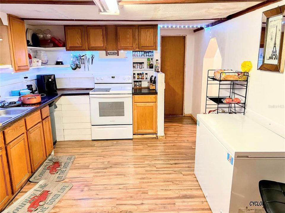 For Sale: $130,000 (4 beds, 1 baths, 400 Square Feet)