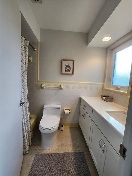 Ensuite Bathroom for the Twin Bedroom.