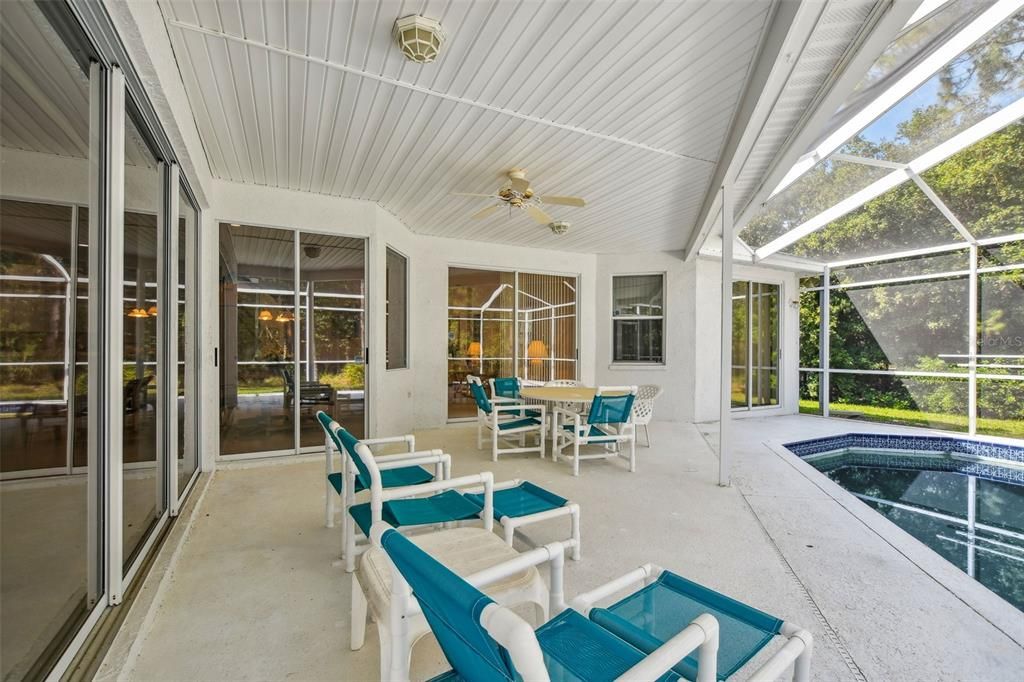 Recently Sold: $650,000 (3 beds, 4 baths, 2539 Square Feet)