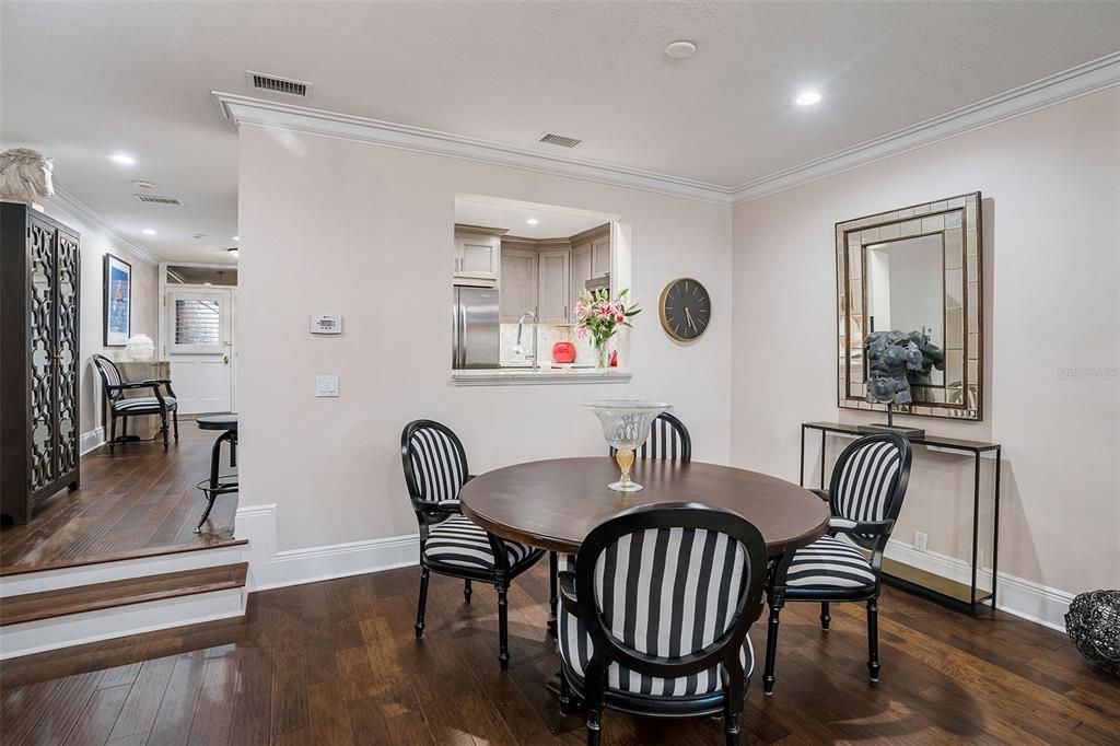 Recently Sold: $589,000 (2 beds, 2 baths, 1620 Square Feet)