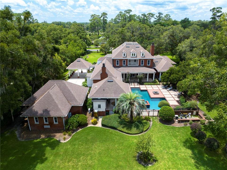 Recently Sold: $3,500,000 (5 beds, 5 baths, 5648 Square Feet)