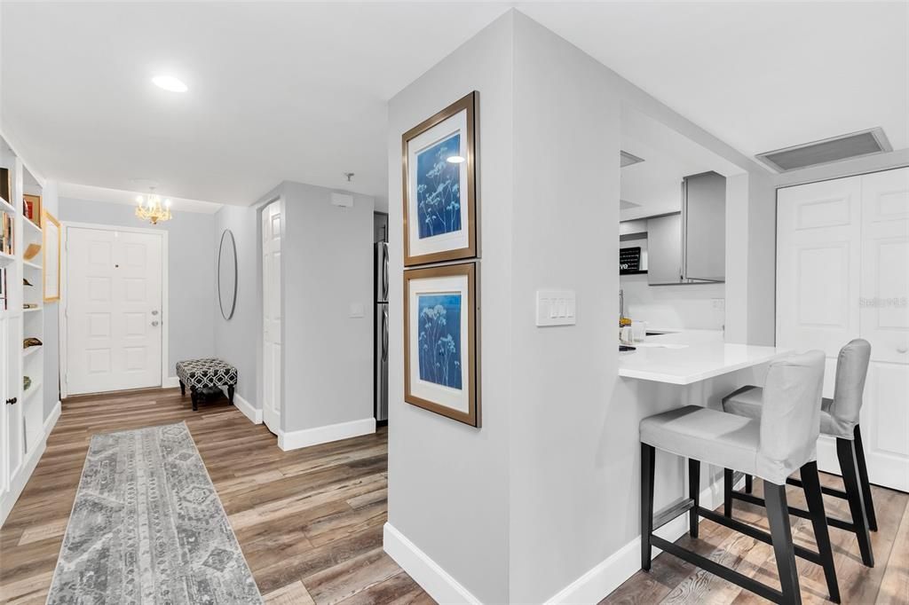 Recently Sold: $299,933 (1 beds, 1 baths, 983 Square Feet)