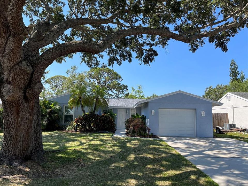 Recently Sold: $389,900 (3 beds, 2 baths, 1390 Square Feet)