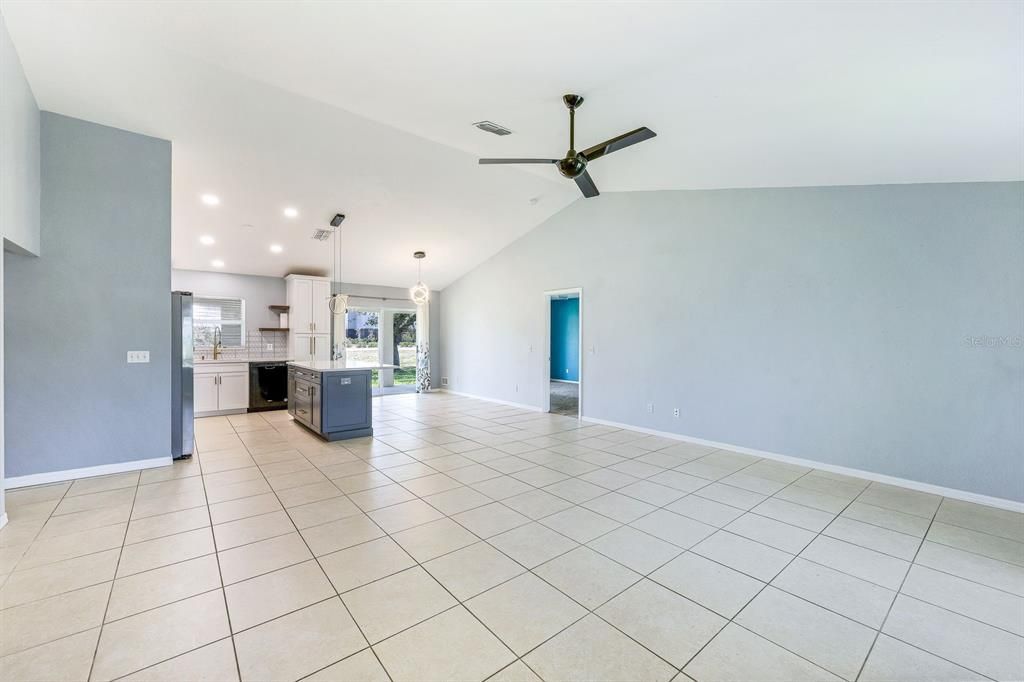 Recently Sold: $360,000 (3 beds, 2 baths, 1479 Square Feet)