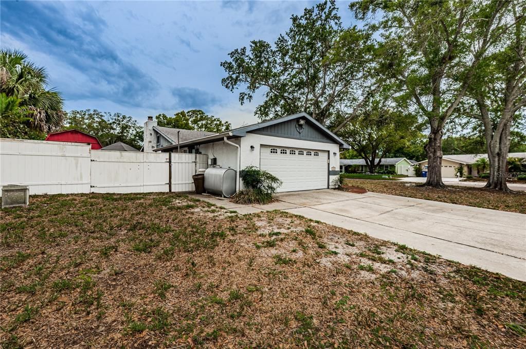 Recently Sold: $350,000 (3 beds, 2 baths, 1302 Square Feet)