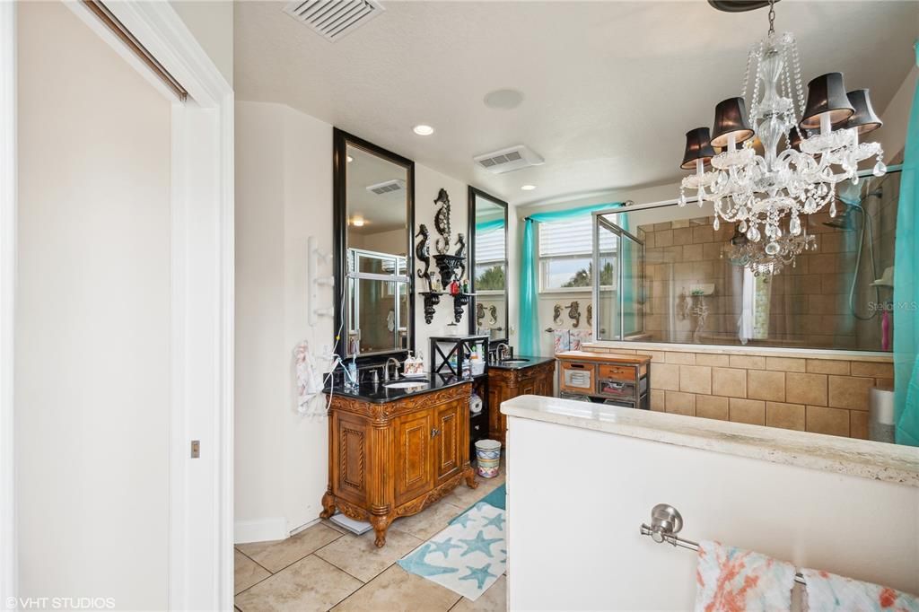 For Sale: $1,600,000 (3 beds, 4 baths, 5010 Square Feet)