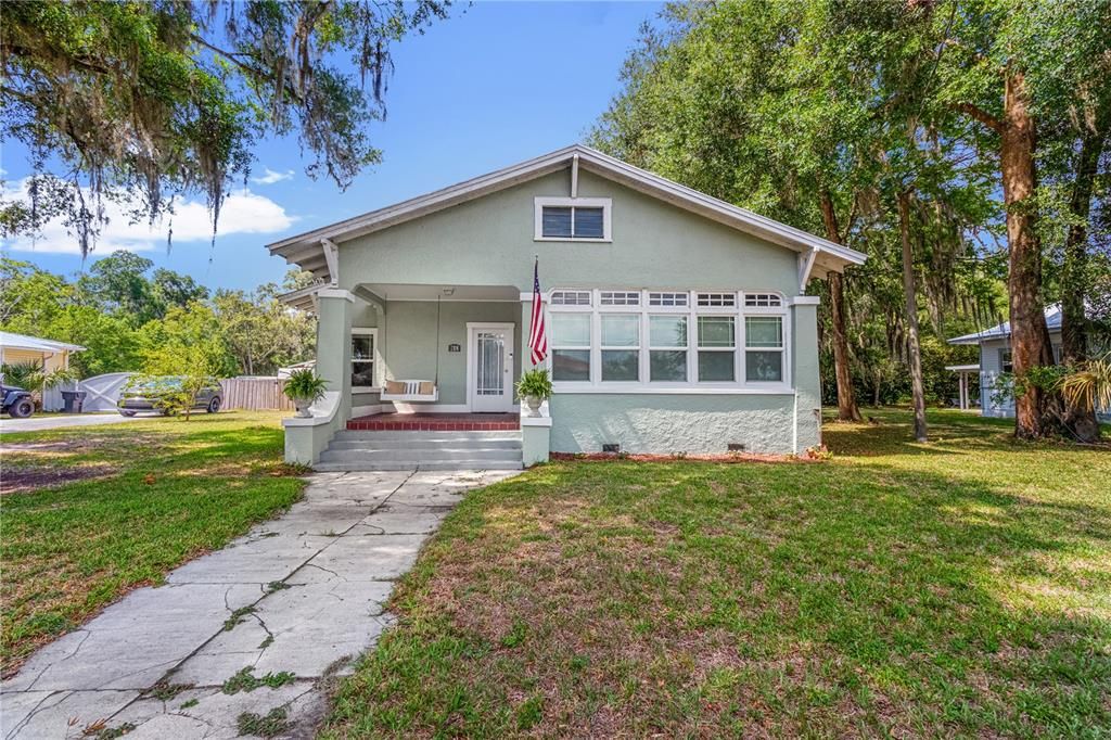 Recently Sold: $365,000 (3 beds, 2 baths, 2328 Square Feet)