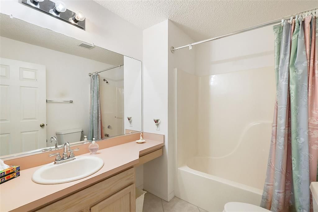 Recently Sold: $285,000 (2 beds, 2 baths, 1148 Square Feet)