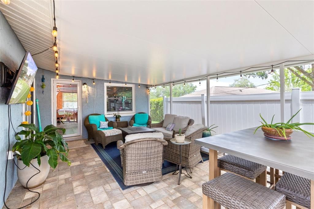 Recently Sold: $328,000 (3 beds, 2 baths, 2000 Square Feet)