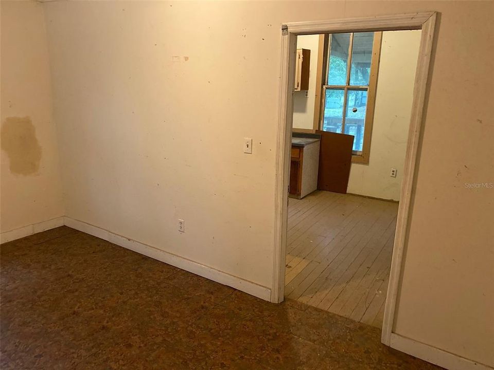 For Sale: $249,000 (3 beds, 1 baths, 1500 Square Feet)