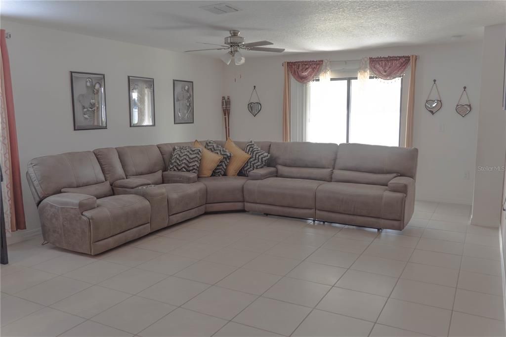 Recently Sold: $315,000 (3 beds, 2 baths, 1708 Square Feet)