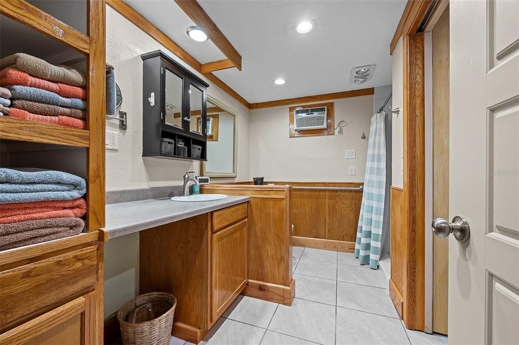 最近售出: $349,900 (2 贝兹, 2 浴室, 1351 平方英尺)