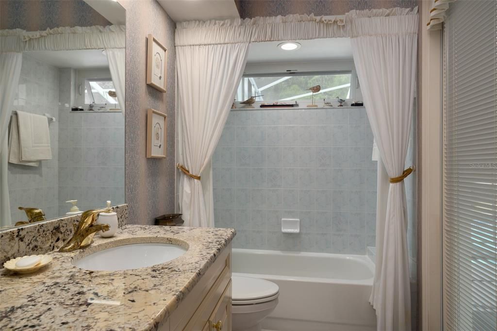 最近售出: $725,000 (4 贝兹, 2 浴室, 2263 平方英尺)